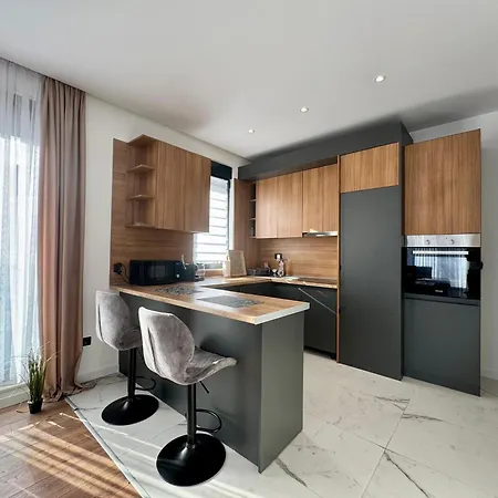 Royal Pool Elia Residnece * Budua