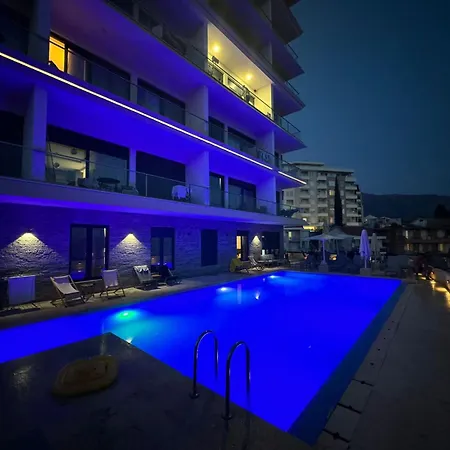 Royal Pool Elia Residnece * Budva